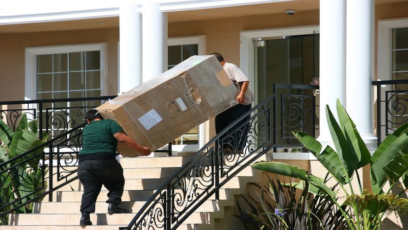 SAVE MONEY WITH A MOVING AND STORAGE COMPANY